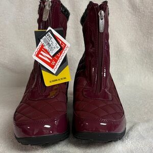 Khombu Women's Quilted Burgundy Boots